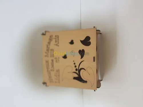 Boîte à gâteaux en bois