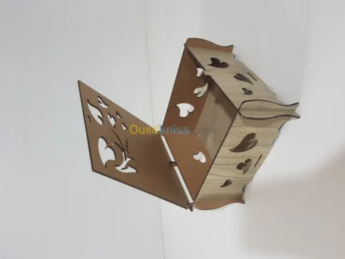 Boîte à gâteaux en bois