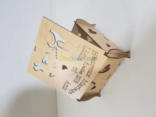 Boîte à gâteaux en bois