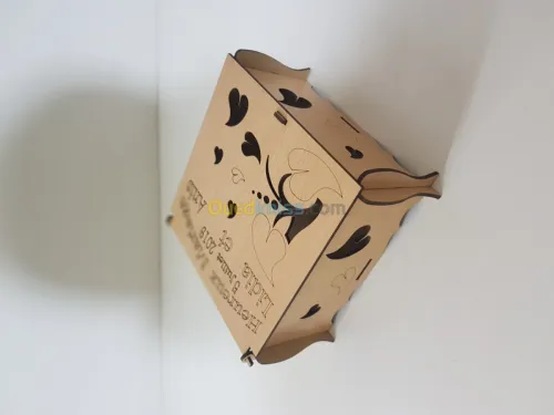 Boîte à gâteaux en bois