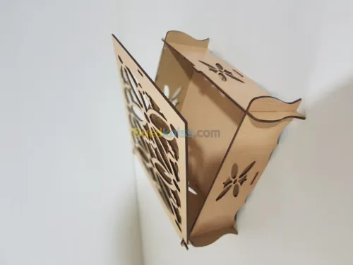 Boîte à gâteaux en bois