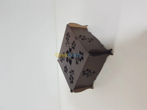 Boîte à gâteaux en bois