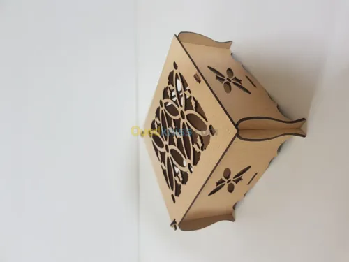 Boîte à gâteaux en bois