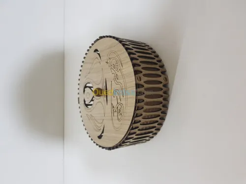 Boîte à gâteaux en bois