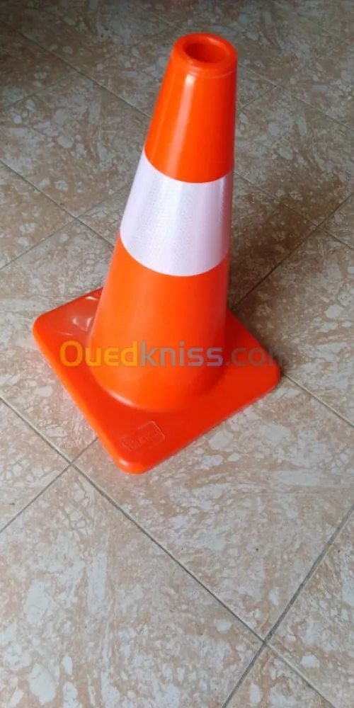 CONES  DE CHANTIER         