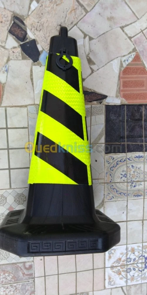 CONES  DE CHANTIER         