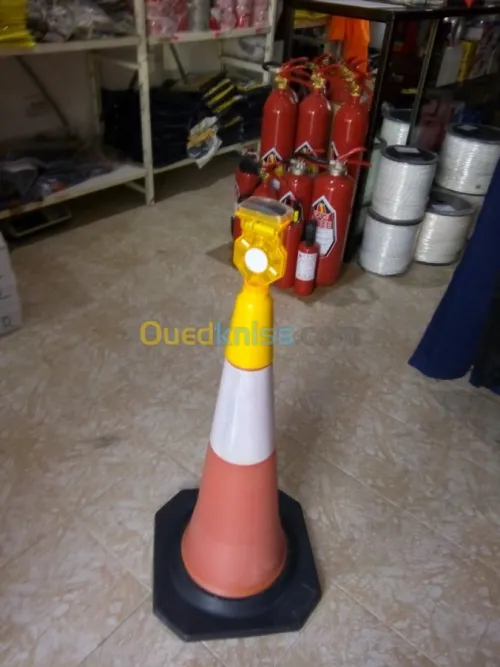 CONES  DE CHANTIER         