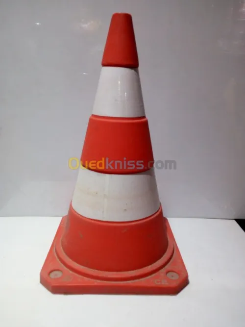 CONES  DE CHANTIER         