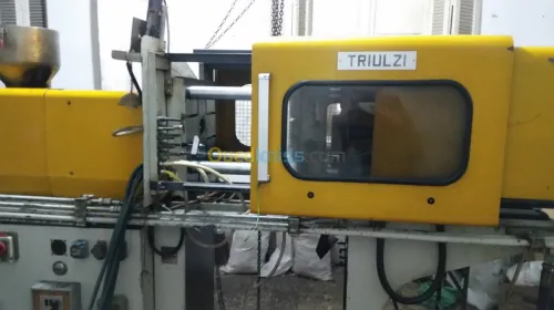 MACHINE INJECTION PLASTIC Italian