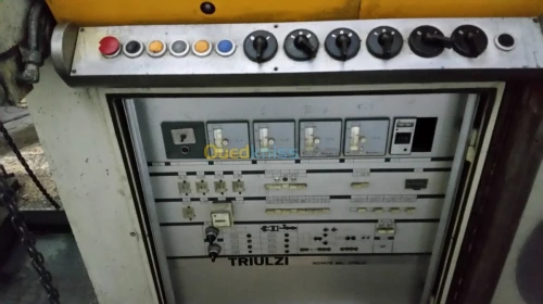 MACHINE INJECTION PLASTIC Italian