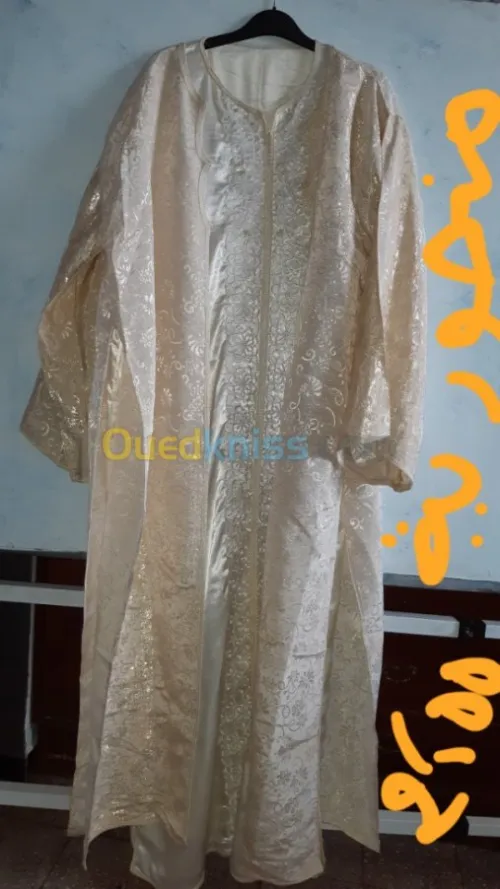 Vêtements tout neufs venus de France 