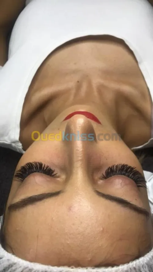 EXTENTIONS DE CILS A CILS