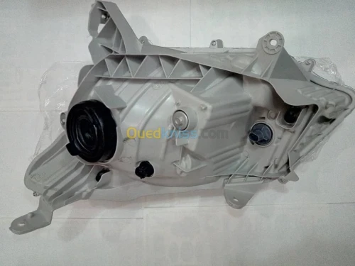 PHARE OPTIQUE ISUZU D-MAX 2015