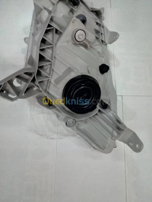 PHARE OPTIQUE ISUZU D-MAX 2015