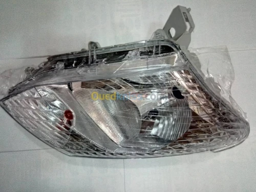 PHARE OPTIQUE ISUZU D-MAX 2015
