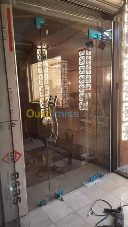Vitrine en verre trempé 