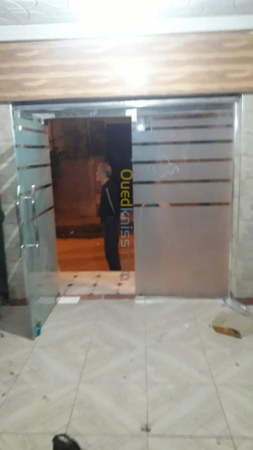 Vitrine en verre trempé 
