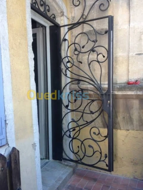 SOUDEUR . SERRURIE . FERRONNE