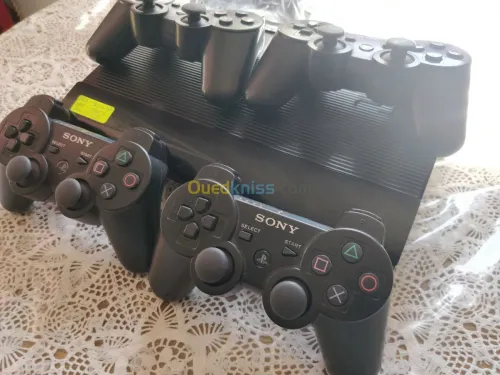 PS3  SUPER SLIM 500G 70 JEUX 3 MANETTE