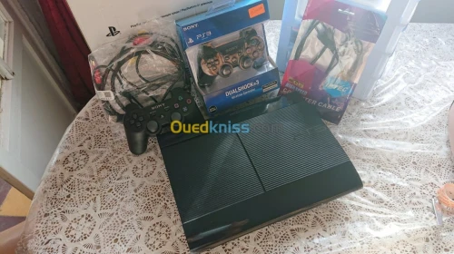 PS3  SUPER SLIM 500G 70 JEUX 3 MANETTE