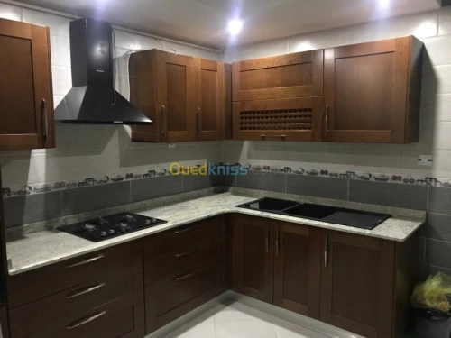 صنع و تركيب المطابخ حسب الطلب .