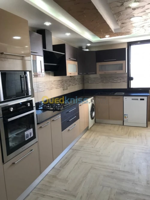 صنع و تركيب المطابخ حسب الطلب .