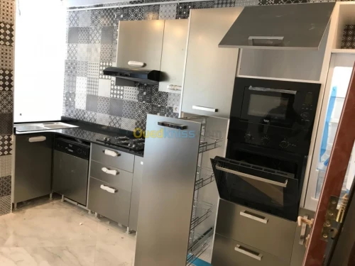 صنع و تركيب المطابخ حسب الطلب .