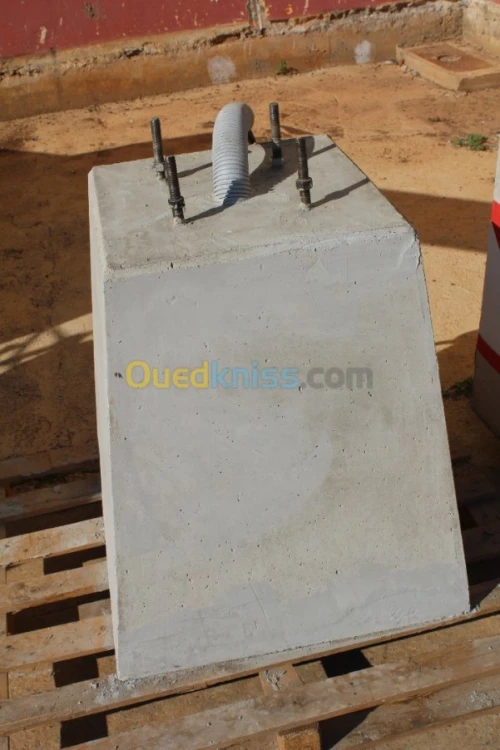 SOCLE EN BETON PRÉFABRIQUÉ