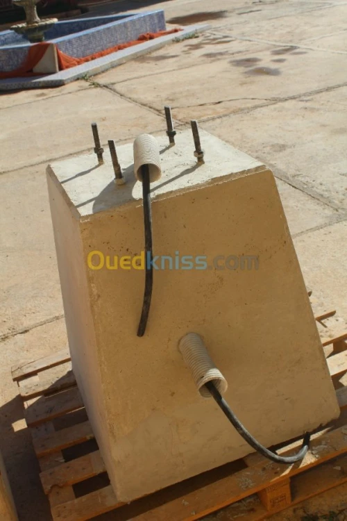 SOCLE EN BETON PRÉFABRIQUÉ