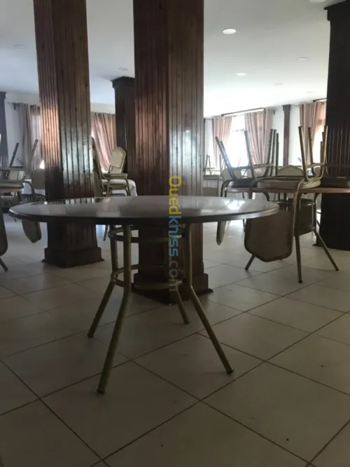 Chaises tables climatiseurs frigo 