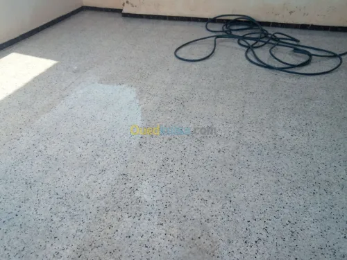 Ponsage et lustrage des sols