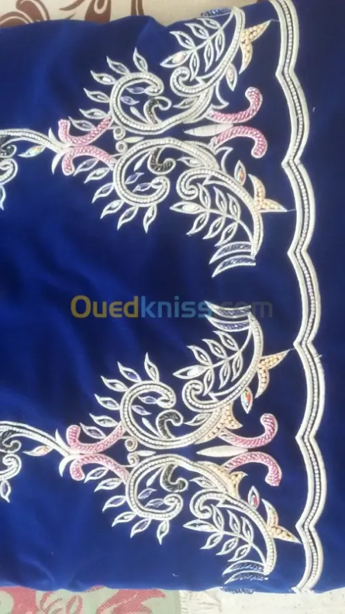 broderie  à la main et machine
