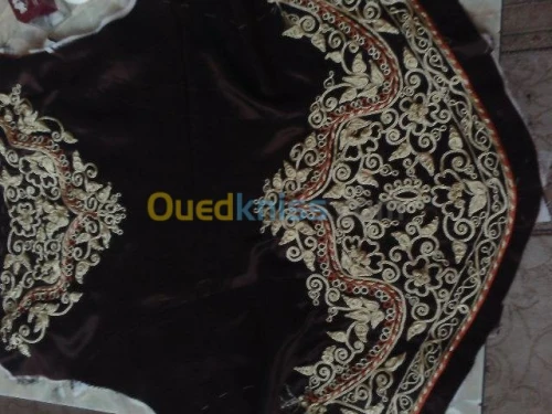 broderie  à la main et machine