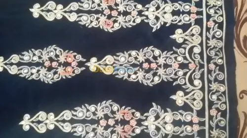 broderie  à la main et machine