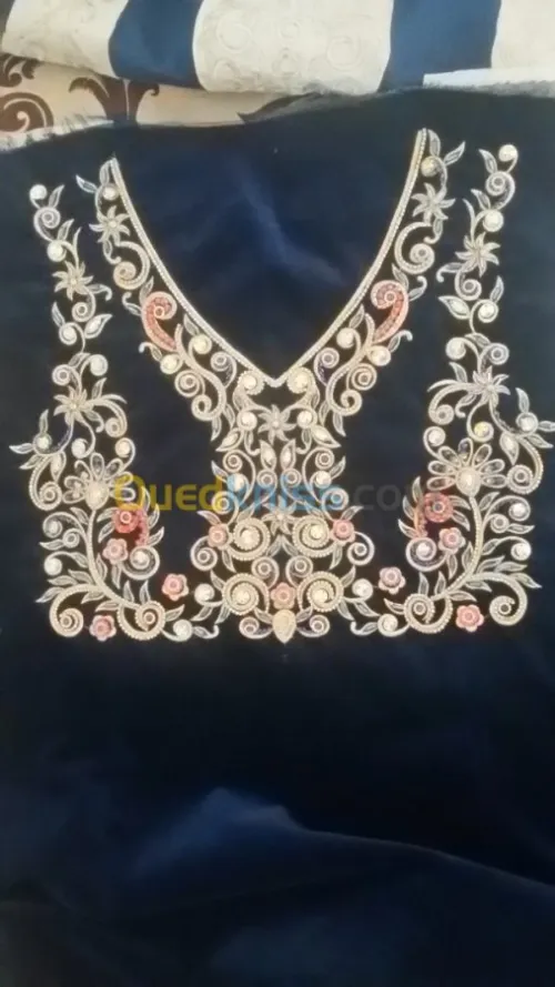 broderie  à la main et machine