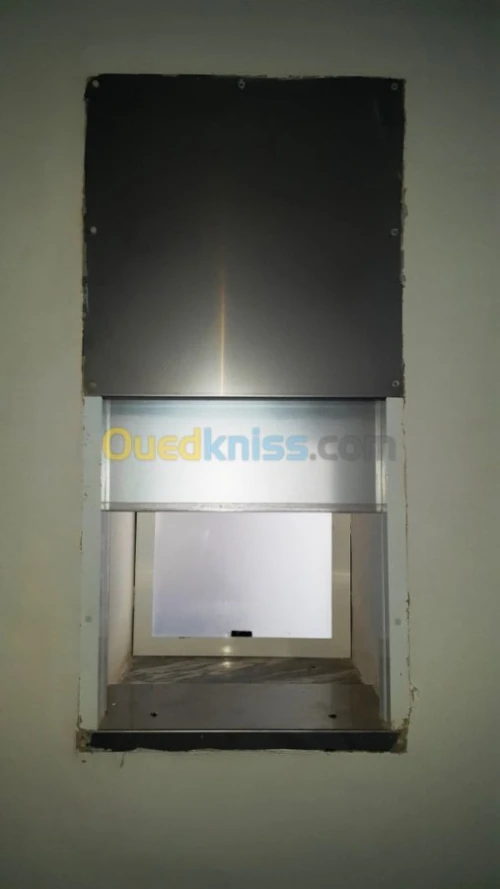 guichet mural pour bloc opératoire