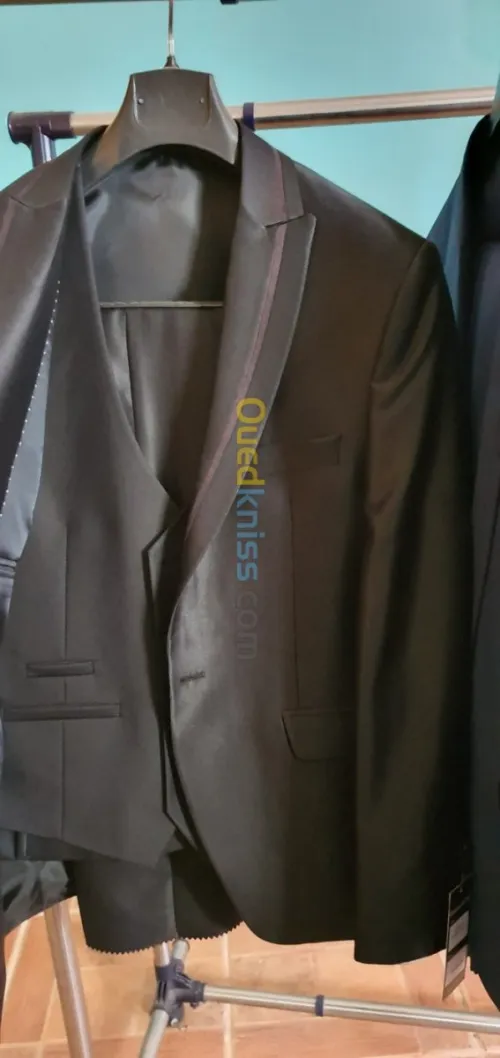 Lot de 6 costumes noir 3 pièces neufs