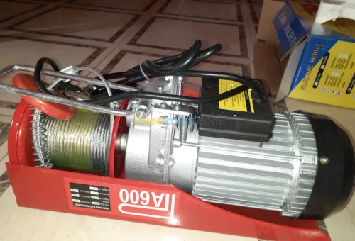 Monte charge  capacite 500:kg 