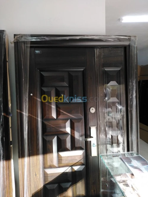 محل بيع الأبواب و النوافذ المحلية و ال