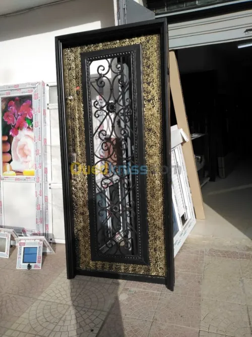 محل بيع الأبواب و النوافذ المحلية و ال
