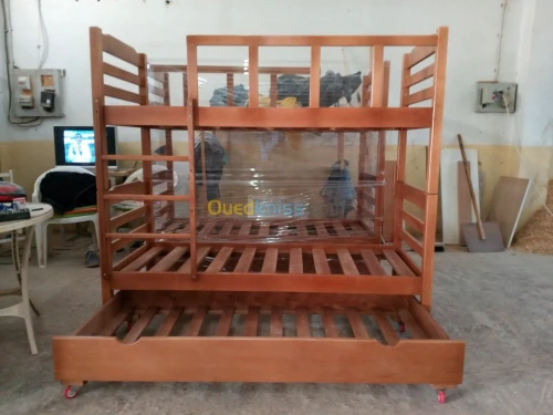 Artisan menuisier