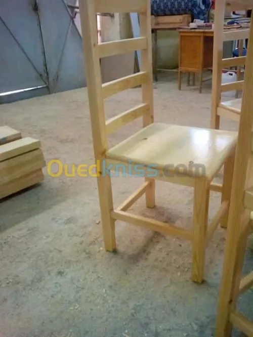 Artisan menuisier