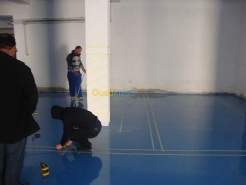 RÉSINE EPOXY AUTOLISSANTE POUR SOLS 