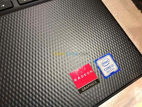 DELL INSPIRON 15 i5 8ém AMD RADEON 520