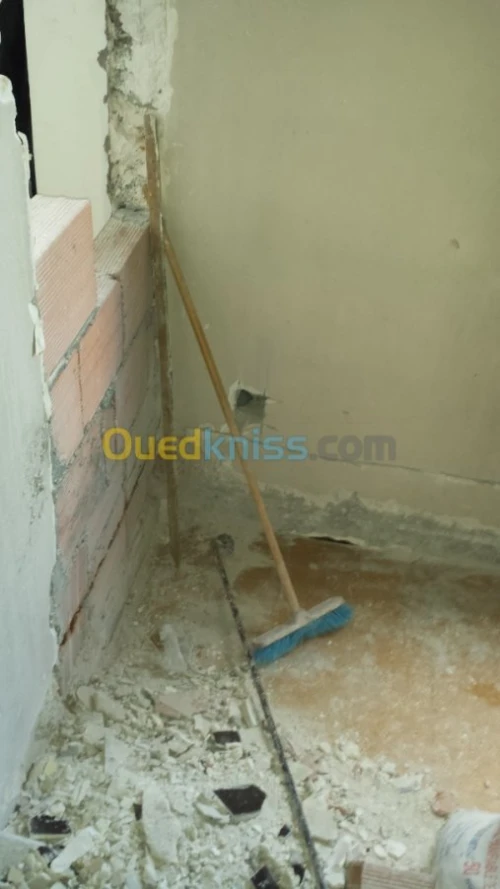 كهربائي électricien