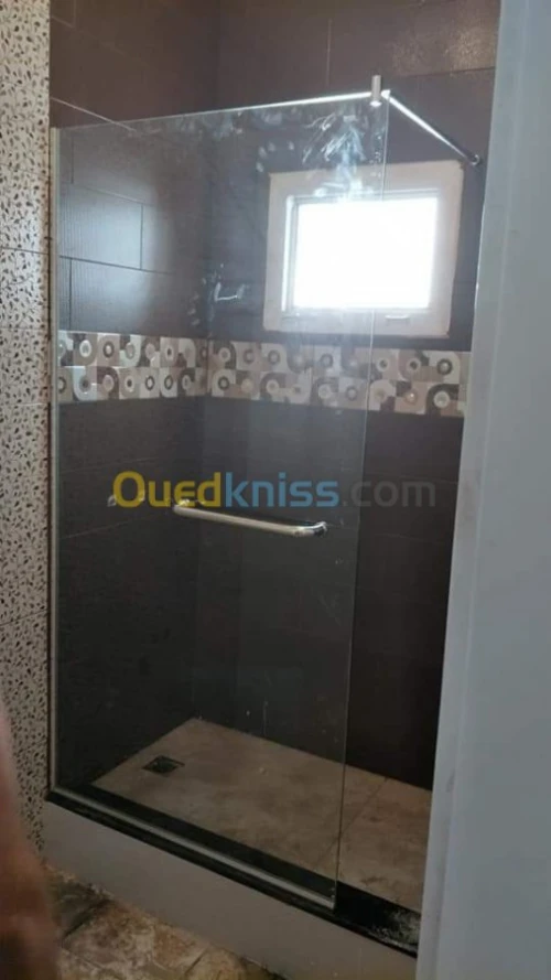 cabine de douche et vitrine en verre trempé 