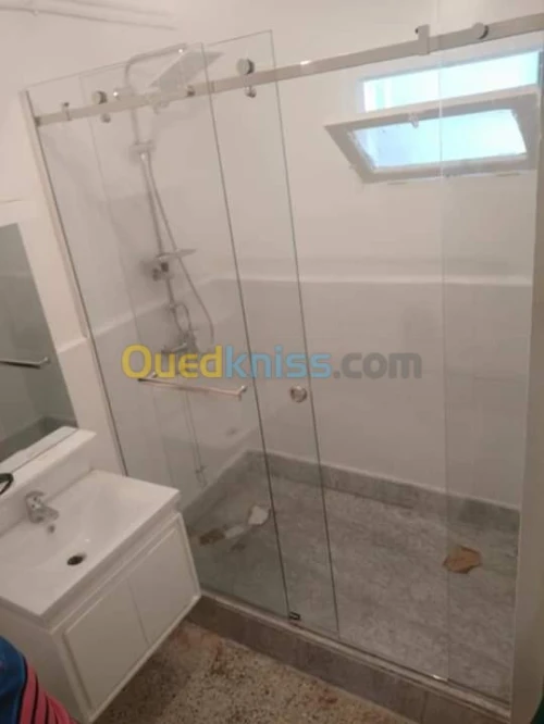 cabine de douche et vitrine en verre trempé 