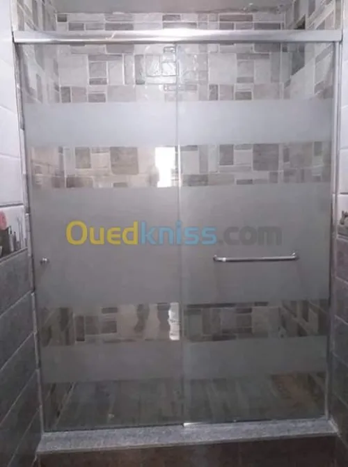   vitrine et séparation verre+Armoire 