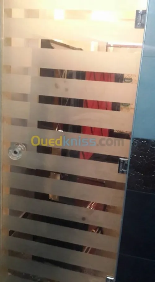   vitrine et séparation verre+Armoire 