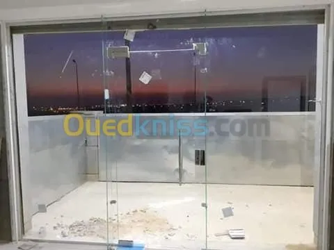   vitrine et séparation verre+Armoire 